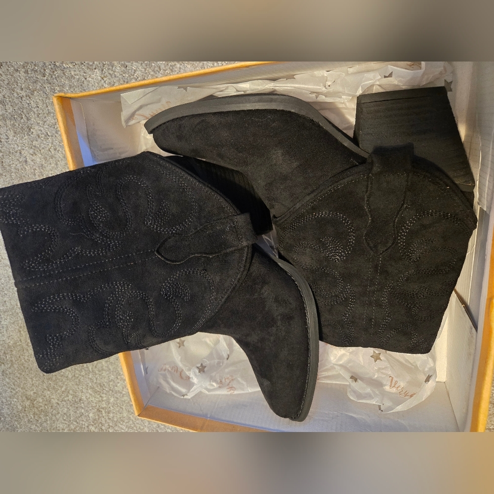 New In Box Very G Saylor Booties Size 8 - Picture 2 of 5